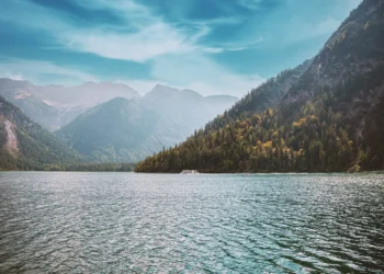 18 Nice Family Destinations On a Budget