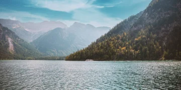 18 Nice Family Destinations On a Budget