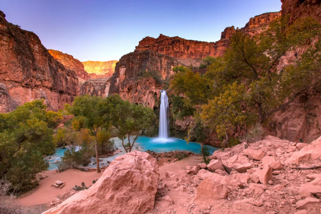 warm places to visit in January in USA